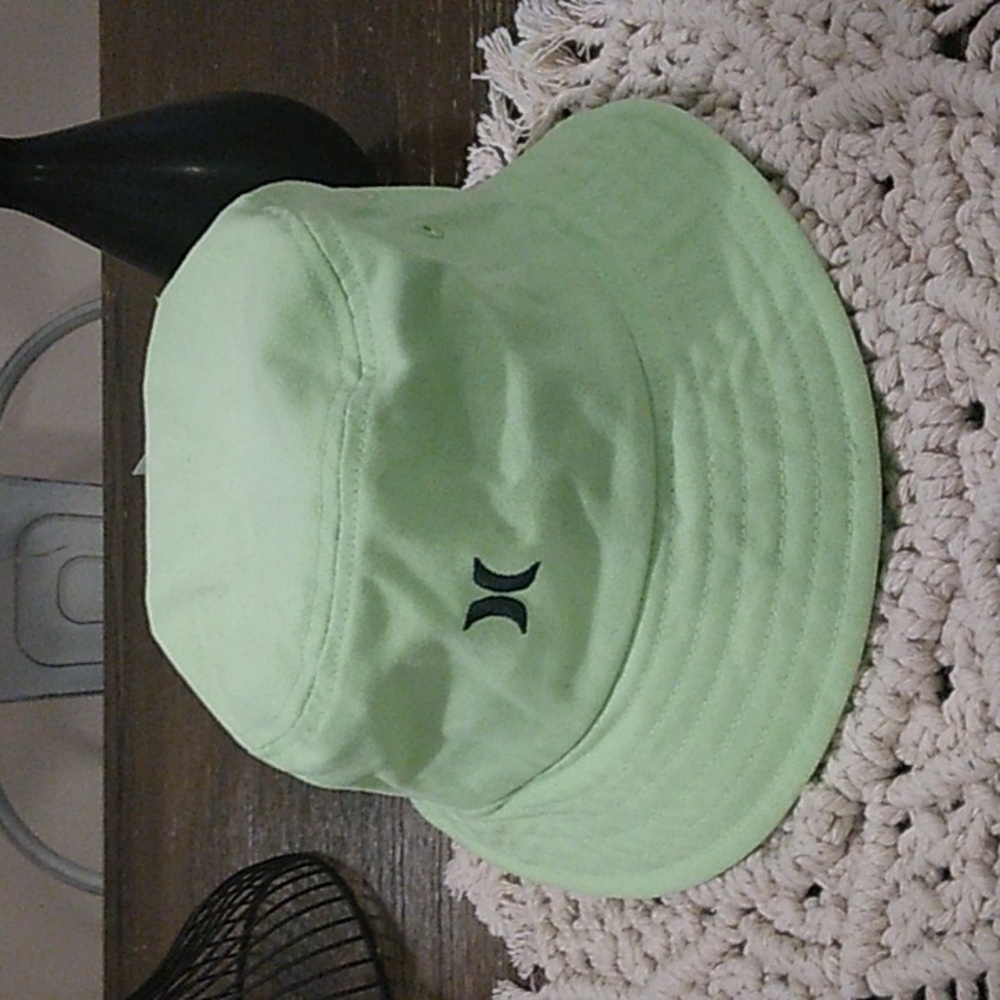 Women's Hurley Bucket Hat NWT!!!!!!!!!!!!!! Retails $28